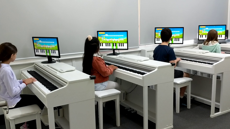 Piano Lessons Liverpool | TheONE Smart Piano Liverpool